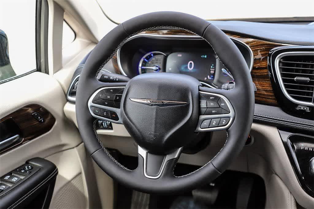 new 2023 Chrysler Pacifica Hybrid car, priced at $50,985