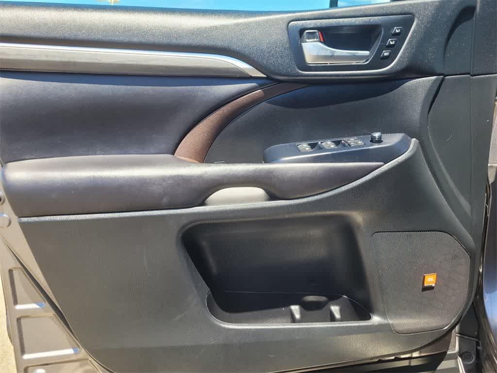 used 2017 Toyota Highlander car, priced at $27,500