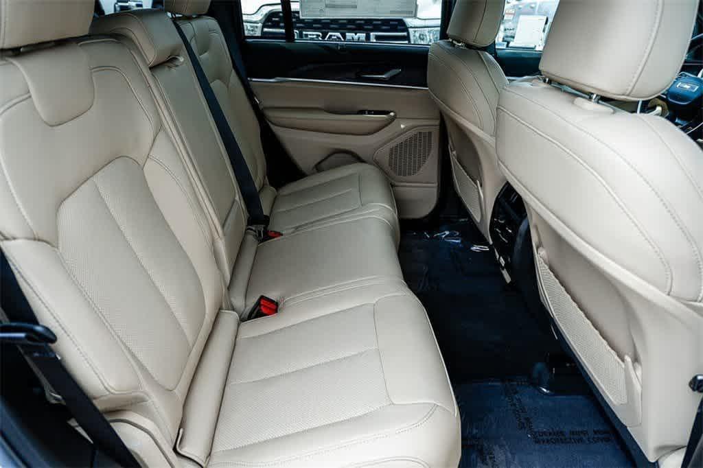 new 2025 Jeep Grand Cherokee car, priced at $53,135