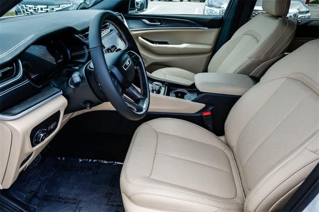 new 2025 Jeep Grand Cherokee car, priced at $53,135