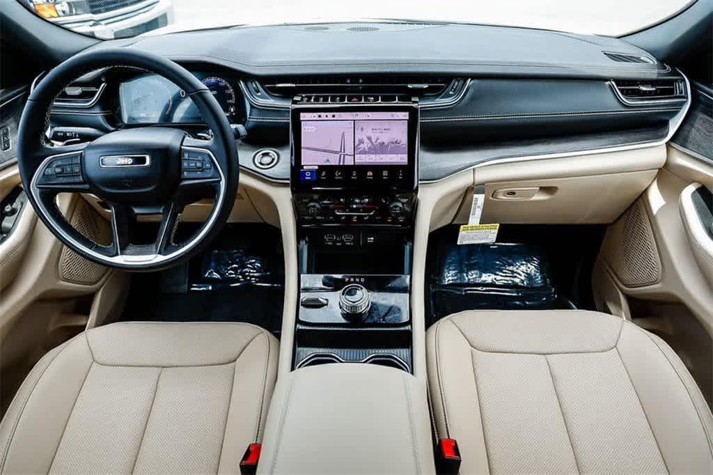 new 2025 Jeep Grand Cherokee car, priced at $53,135