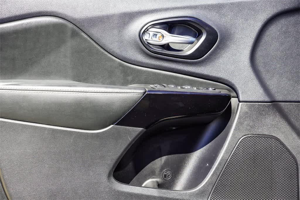 used 2023 Jeep Cherokee car, priced at $24,951