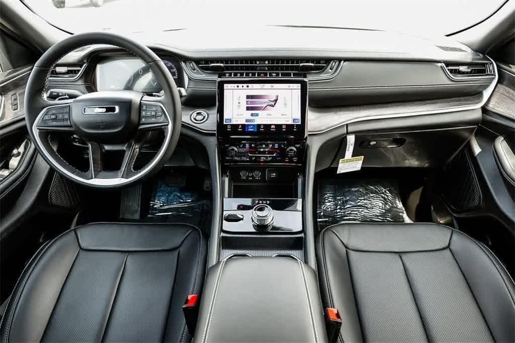 new 2025 Jeep Grand Cherokee car, priced at $53,730