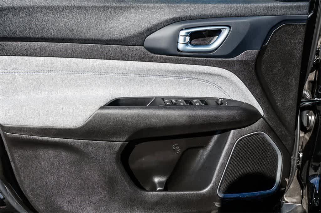 new 2025 Jeep Compass car, priced at $28,090