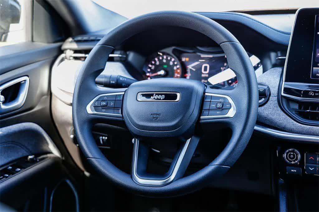 new 2025 Jeep Compass car, priced at $28,090