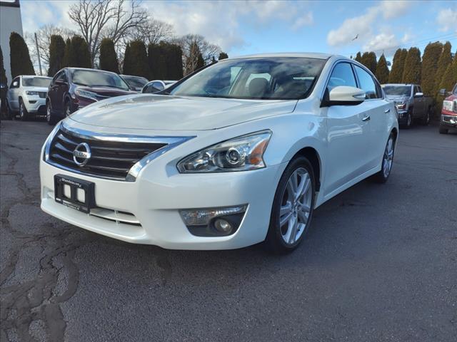 used 2014 Nissan Altima car, priced at $9,995