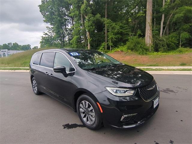 used 2023 Chrysler Pacifica Hybrid car, priced at $26,800