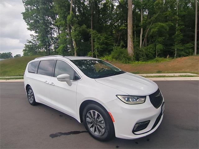 used 2021 Chrysler Pacifica Hybrid car, priced at $23,523