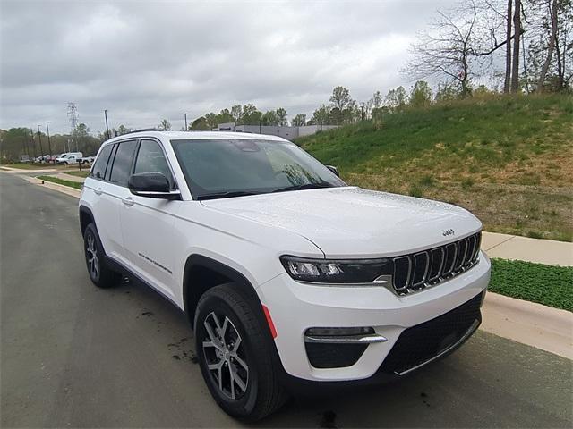 new 2025 Jeep Grand Cherokee car, priced at $45,594