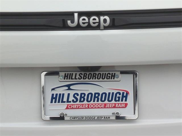 new 2025 Jeep Grand Cherokee car, priced at $38,004