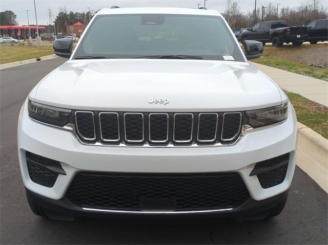 new 2025 Jeep Grand Cherokee car, priced at $38,004