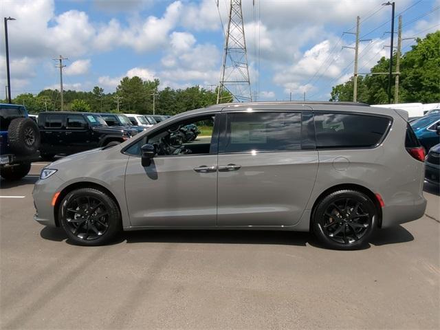 new 2024 Chrysler Pacifica car, priced at $35,997
