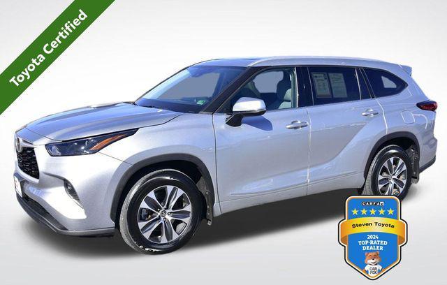 used 2022 Toyota Highlander car, priced at $35,900