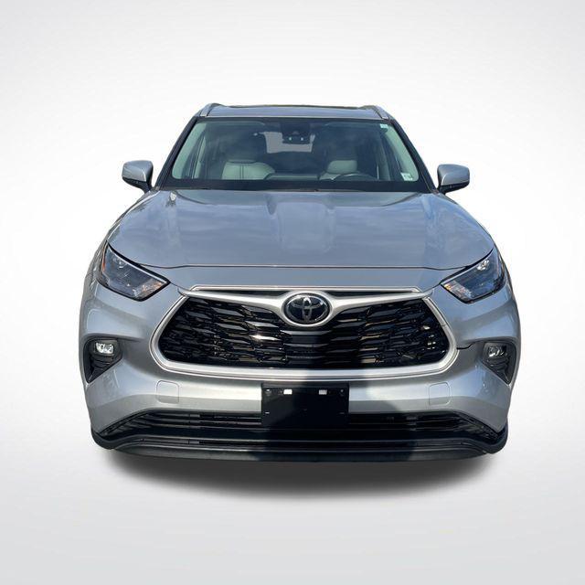 used 2022 Toyota Highlander car, priced at $35,975