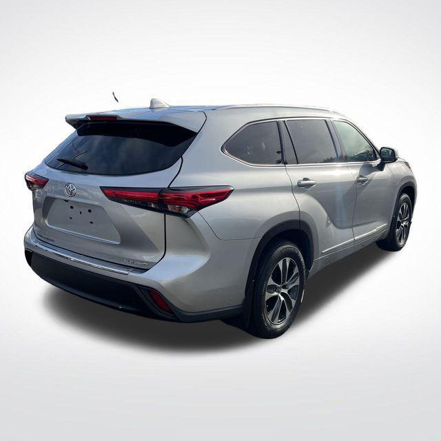 used 2022 Toyota Highlander car, priced at $35,975