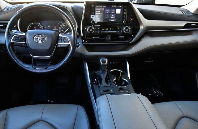used 2022 Toyota Highlander car, priced at $35,900