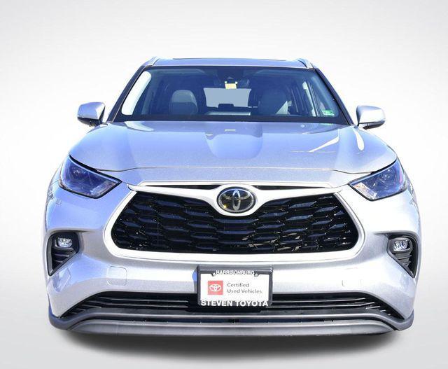 used 2022 Toyota Highlander car, priced at $35,900