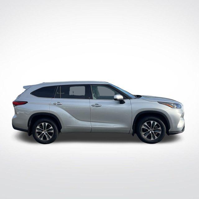 used 2022 Toyota Highlander car, priced at $35,975