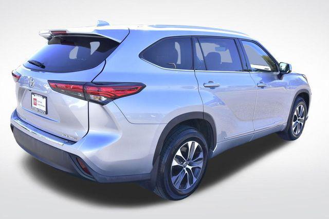 used 2022 Toyota Highlander car, priced at $35,900