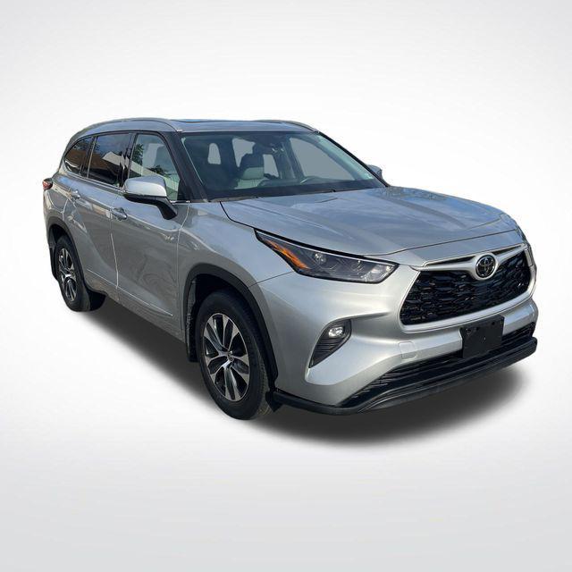 used 2022 Toyota Highlander car, priced at $35,975