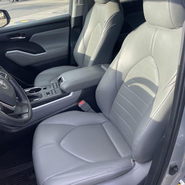 used 2022 Toyota Highlander car, priced at $35,975