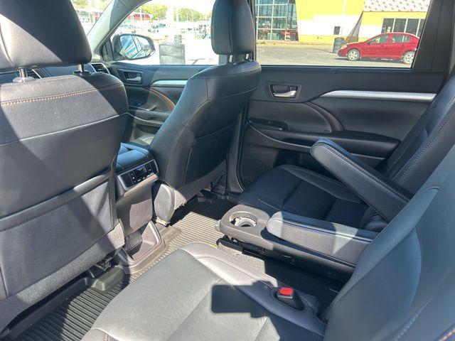 used 2019 Toyota Highlander car, priced at $31,875