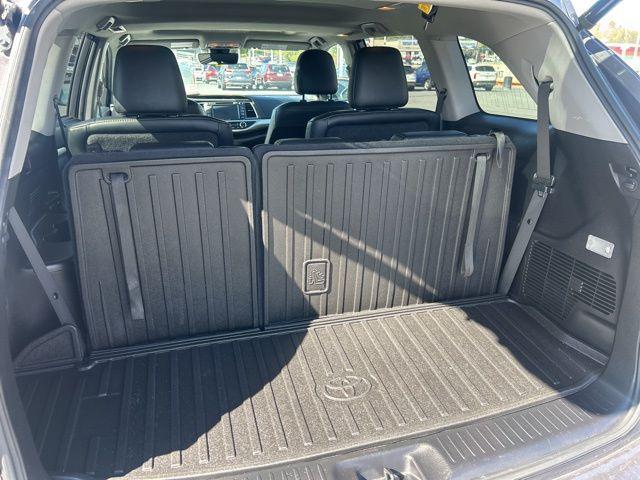 used 2019 Toyota Highlander car, priced at $31,875