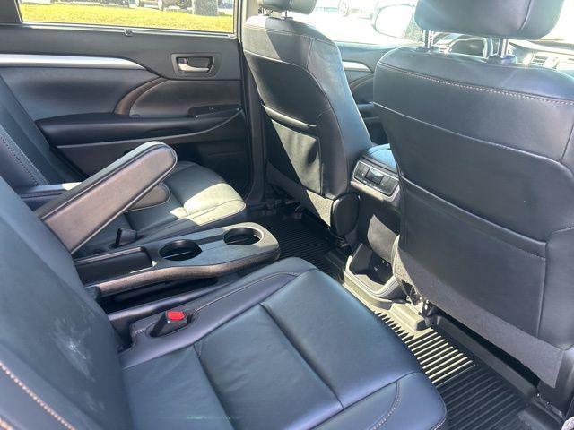 used 2019 Toyota Highlander car, priced at $31,875