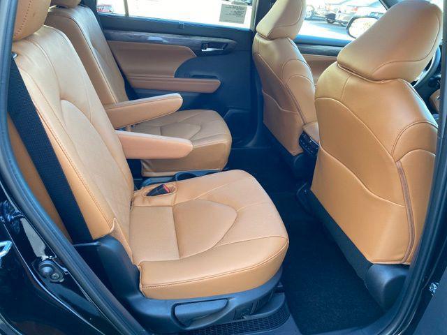 new 2025 Toyota Highlander Hybrid car, priced at $57,281