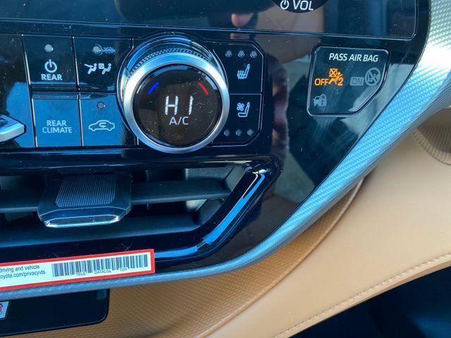 new 2025 Toyota Highlander Hybrid car, priced at $57,281