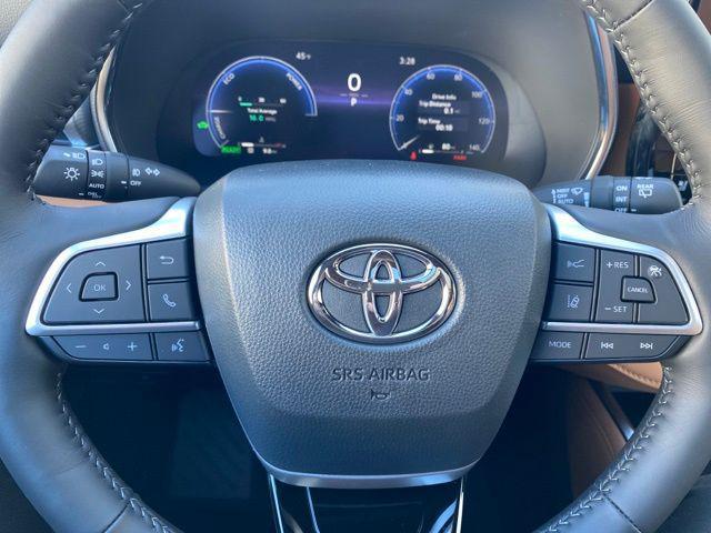 new 2025 Toyota Highlander Hybrid car, priced at $57,281