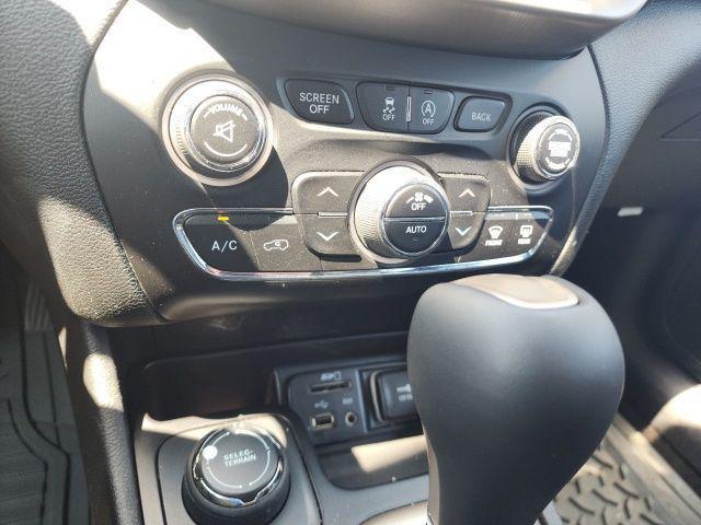 used 2015 Jeep Cherokee car, priced at $14,000