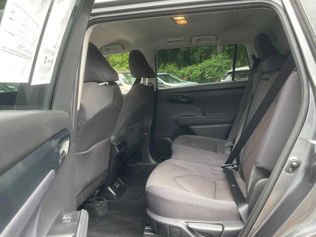used 2021 Toyota Highlander car, priced at $33,400