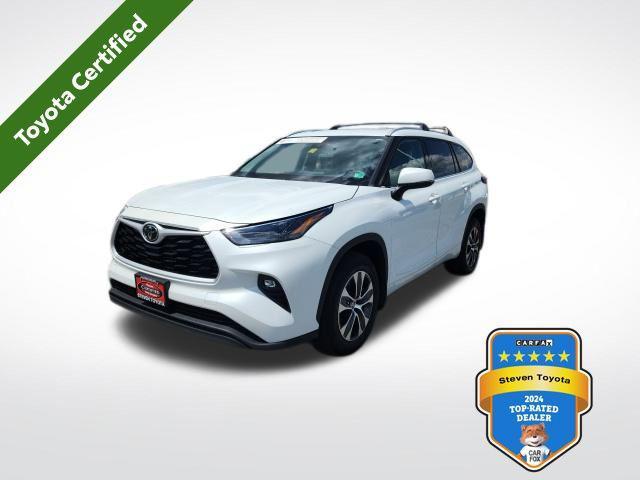 used 2022 Toyota Highlander car, priced at $39,350