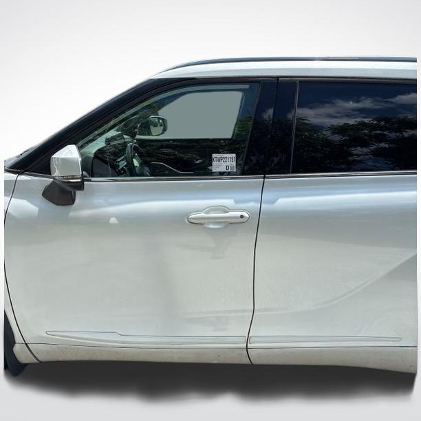 used 2022 Toyota Highlander car, priced at $44,250