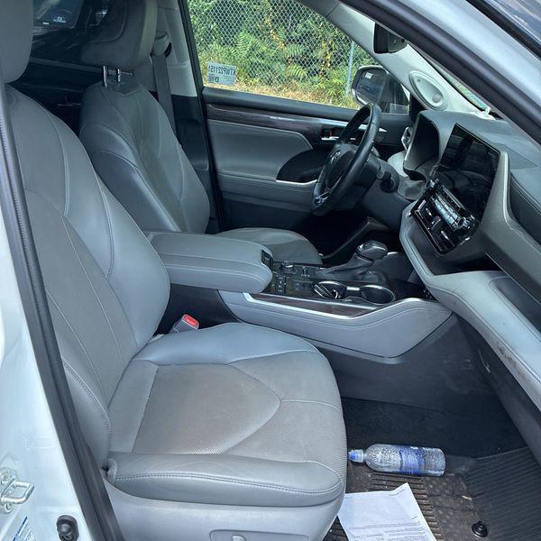 used 2022 Toyota Highlander car, priced at $44,250