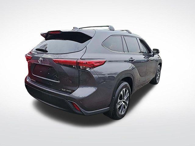 used 2022 Toyota Highlander car, priced at $36,200