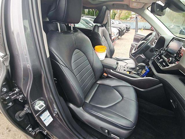 used 2022 Toyota Highlander car, priced at $36,200