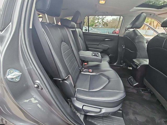 used 2022 Toyota Highlander car, priced at $36,200