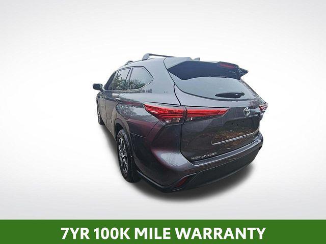 used 2022 Toyota Highlander car, priced at $36,200