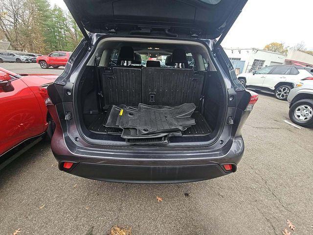 used 2022 Toyota Highlander car, priced at $36,200