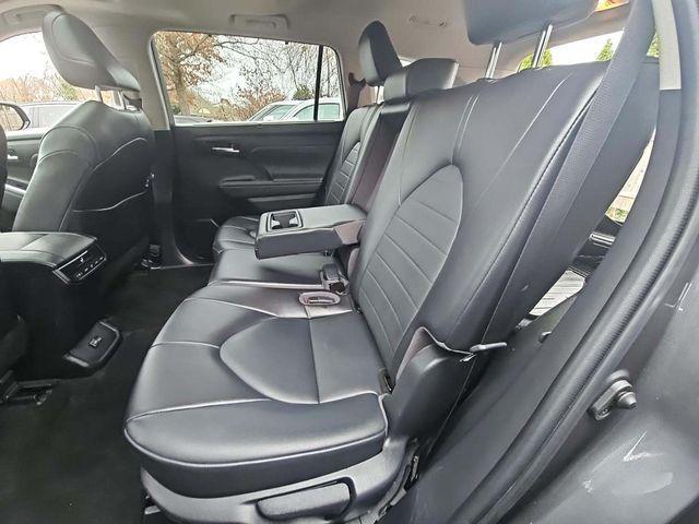 used 2022 Toyota Highlander car, priced at $36,200