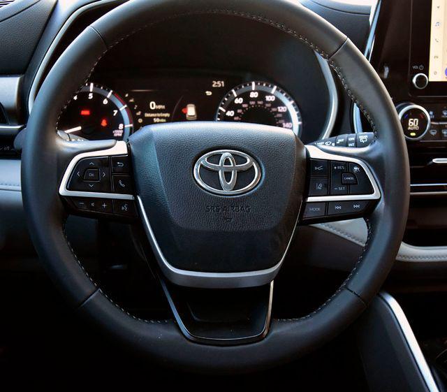 used 2024 Toyota Highlander car, priced at $40,125