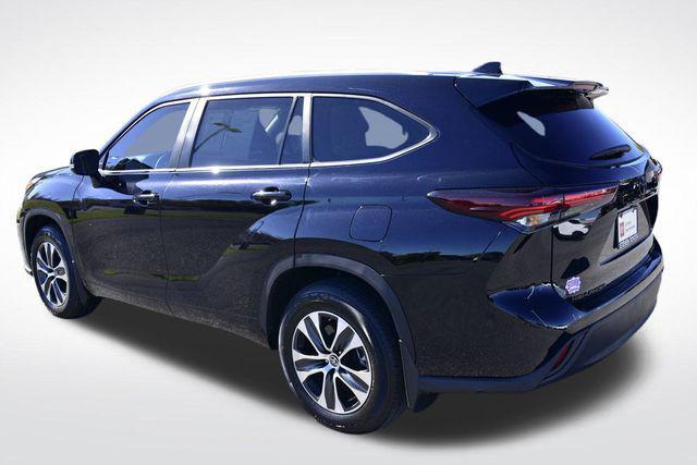 used 2024 Toyota Highlander car, priced at $40,125