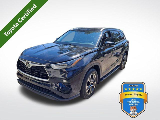 used 2022 Toyota Highlander car, priced at $39,300