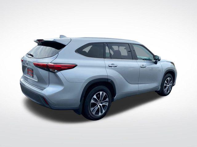 used 2020 Toyota Highlander car, priced at $33,395