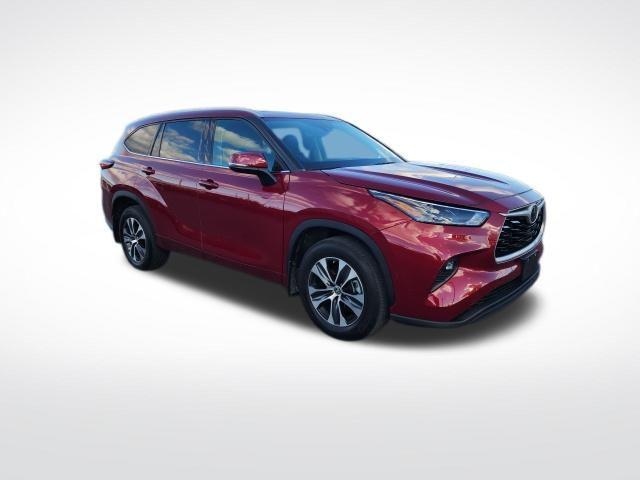 used 2022 Toyota Highlander car, priced at $37,695
