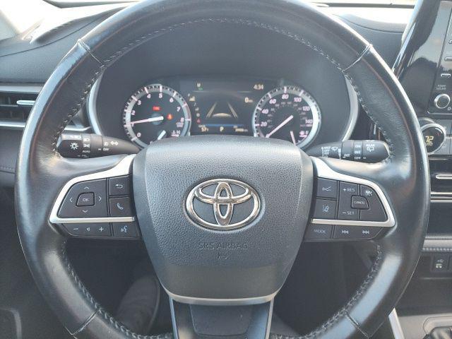used 2022 Toyota Highlander car, priced at $37,695