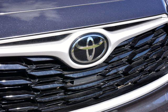 used 2022 Toyota Highlander car, priced at $33,900