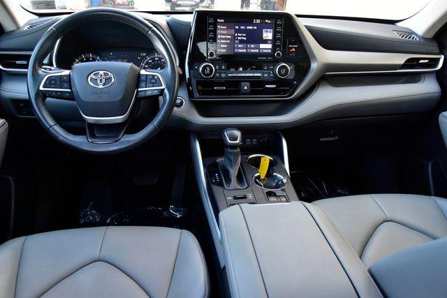 used 2022 Toyota Highlander car, priced at $33,900